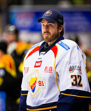 Djurgårdens målvakt Mikael Tellqvist i båset