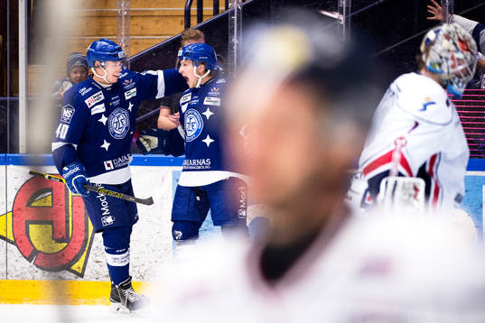 Leksands Tomi Sallinen och Linus Hultström jublar