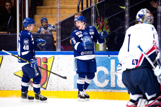 Leksands Tomi Sallinen och Linus Hultström jublar