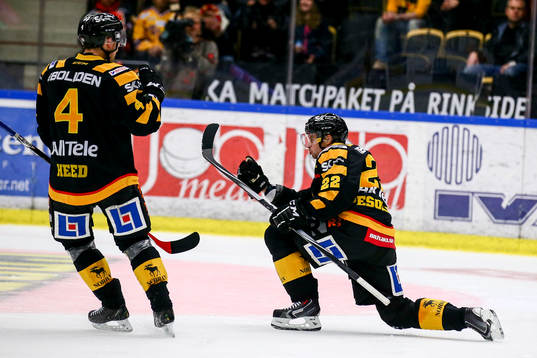 Skellefteås Janne Pesonen jublar