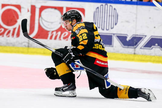 Skellefteås Janne Pesonen jublar