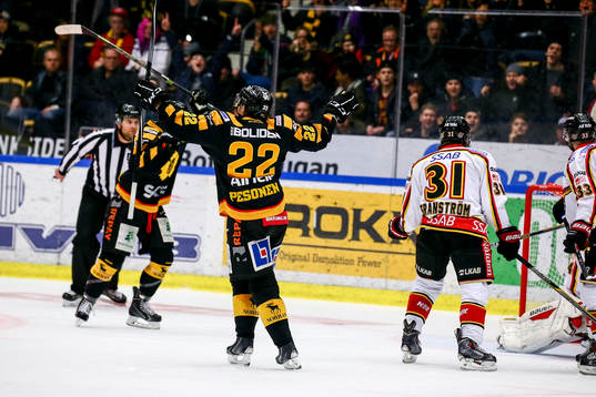 Skellefteås Janne Pesonen jublar