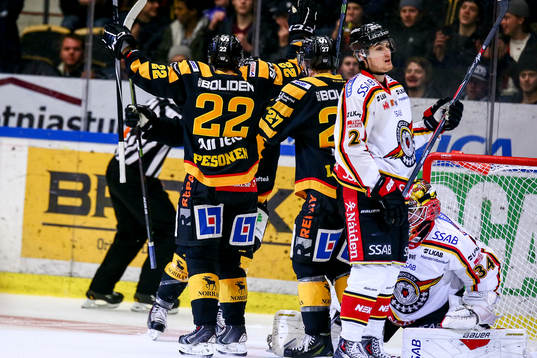 Skellefteås Janne Pesonen jublar