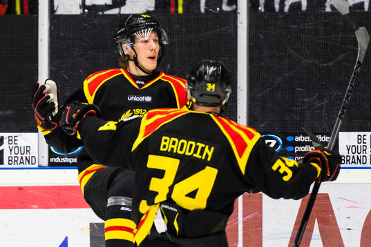 Brynäs Oskar Lindblom jublar