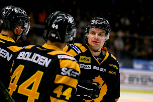 Skellefteås Janne Pesonen jublar