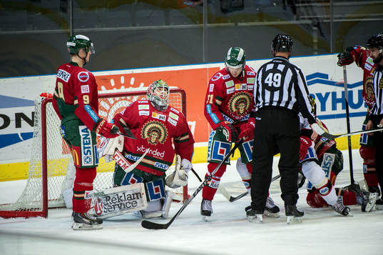 Frölundas målvakt Lars Johansson deppar