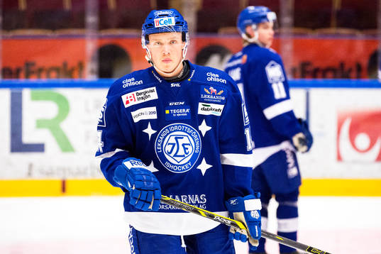 Leksands Carl Ericson deppar före ishockeymatchen i SHL