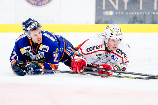 Växjös Cory Murphy och Modos Samuel Påhlsson  ligger på