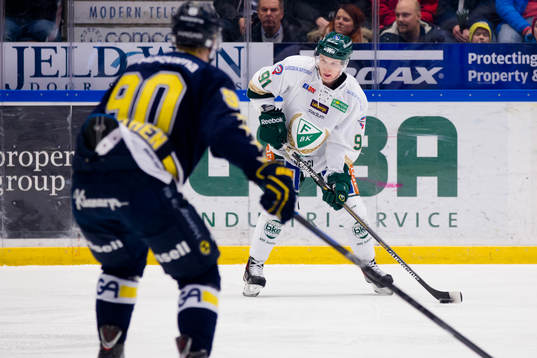 s Ted Brithén mot Färjestads Toni Rajala