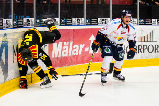 Brynäs Tomas Slovak åker in i sargen