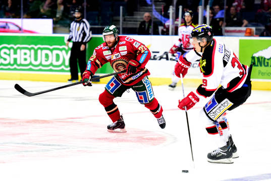 Frölundas Robin Figren och Örebros Ville Viitaluoma