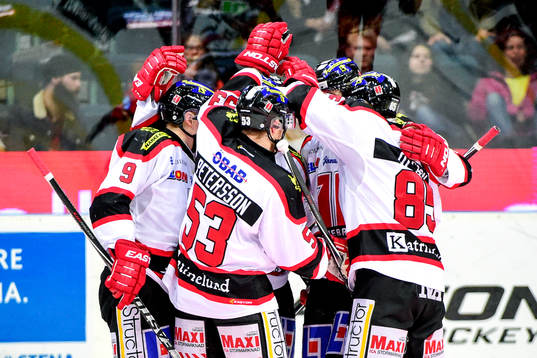 Örebros Joonas Jalvanti jublar