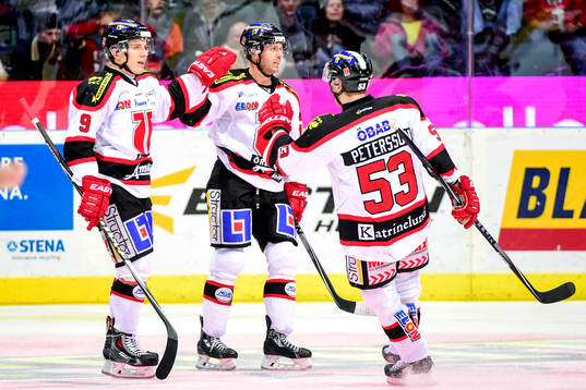 Örebros Joonas Jalvanti jublar