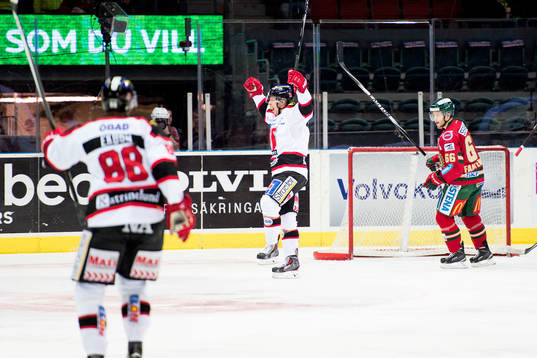 Örebros Anders Eriksson jublar