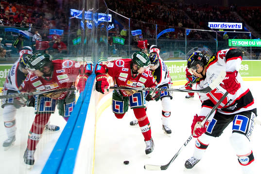 Frölundas Mattias Janmark och Örebros Brian Willsie