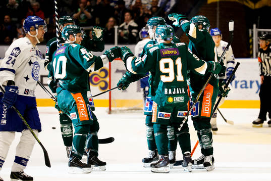 Färjestads spelare jublar