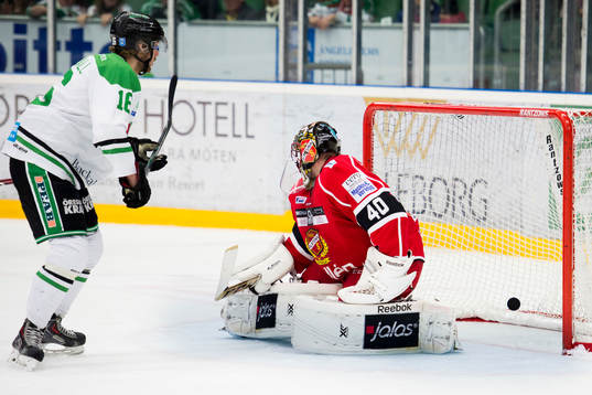 Rögles Christopher Liljewall gör 1-1 bakom Almtunas