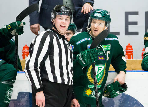 Linjedomare Daniel Persson som anmälde Färjestads