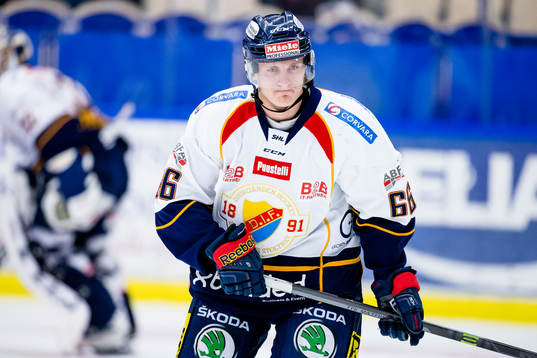 Djurgårdens Marcus Sörensen värmer upp