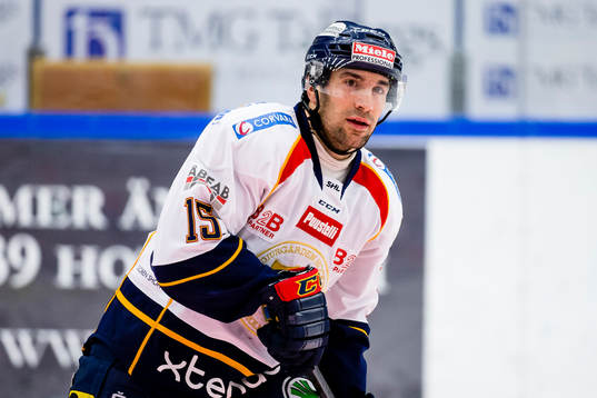 Djurgårdens Steve Saviano värmer upp