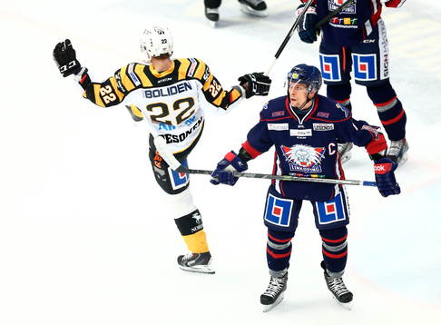 Skellefteås Janne Pesonen jublar och Linköpings Magnus