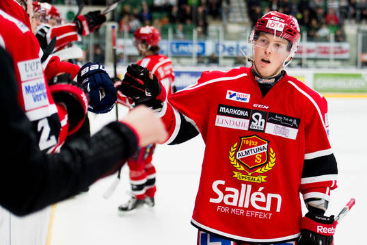Almtunas Simon Mattsson jublar