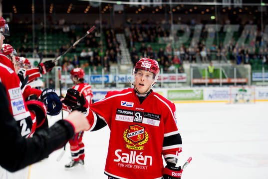 Almtunas Simon Mattsson jublar