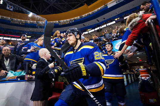 St Louis Alexander Steen gör entré till uppvärmningen