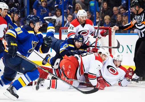 St Louis Vladimir Tarasenko och Jaden Schwartz utmanar
