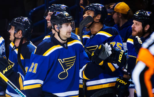 St Louis Patrik Berglund jublar