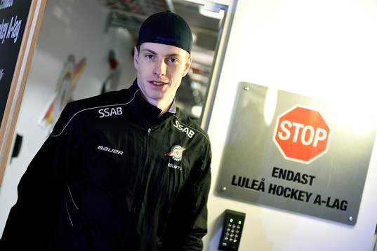 Luleås Peter Cehlarik på väg till gymmet
