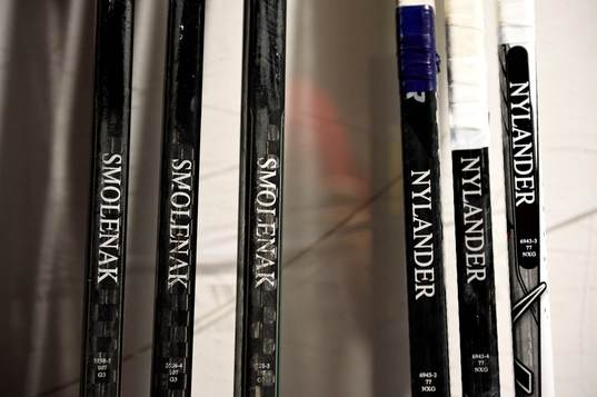 Modos Radek Smolenak och William Nylander klubbor