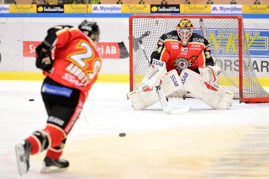 Luleås målvakt Joel Lassinantti på uppvärmningen