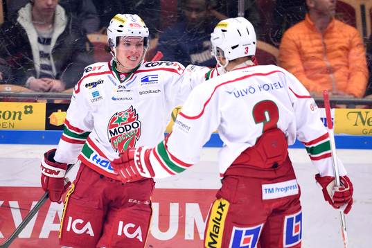 Modos Victor Olofsson jublar