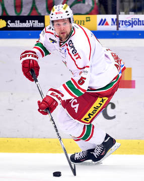 Modos Jonas Ahnelöv med pucken
