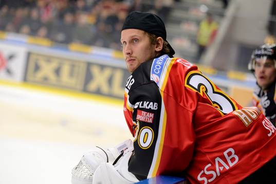 Luleås målvakt Niko Hovinen på bänken