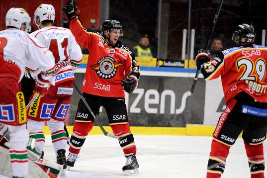 Luleås Cam Abbott jublar