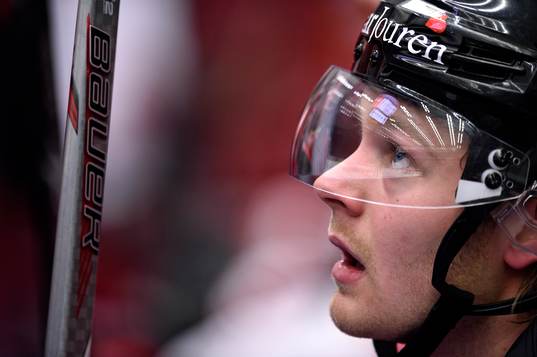 Luleås Lucas Wallmark på bänken