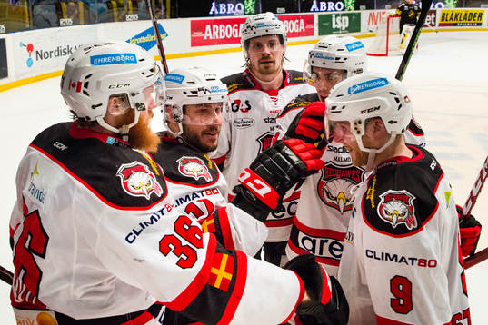 Malmö Redhawks Joey Tenute (m) jublar