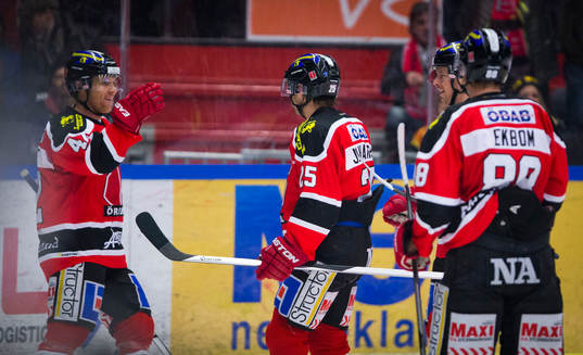 Örebros Martin Johansson gör 2-0 och jublar