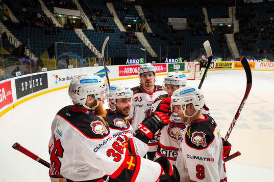 Malmö Redhawks Joey Tenute (m) jublar