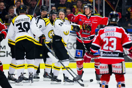 Brynäs Anton Rödin i slagsmål med Örebros Marko Anttila