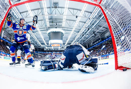 Växjös Nick Johnson firar