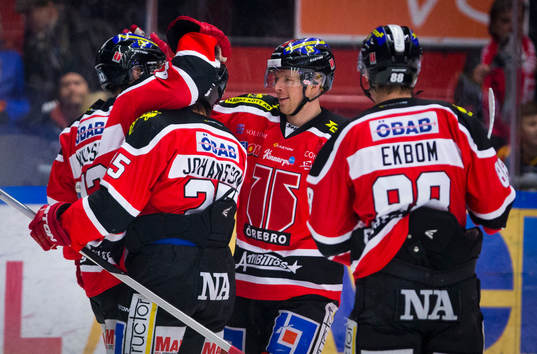 Örebros Martin Johansson gör 2-0 och jublar