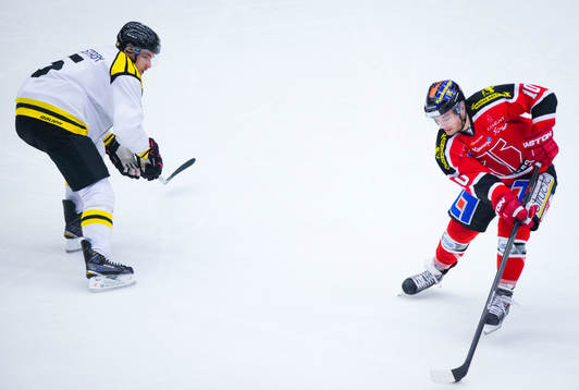 Brynäs Lukas Kilström mot Örebros Derek Ryan