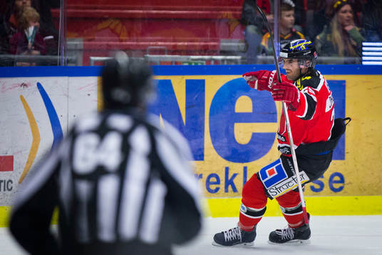 Örebros Martin Johansson gör 2-0 och jublar
