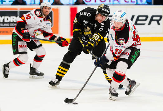 s Conny Strömberg försöker stoppa Malmö Redhawks