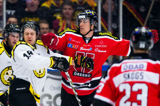 Brynäs Anton Rödin i slagsmål med Örebros Marko Anttila