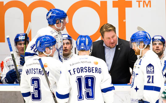 Leksands tränare Andreas Appelgren coachar från båset