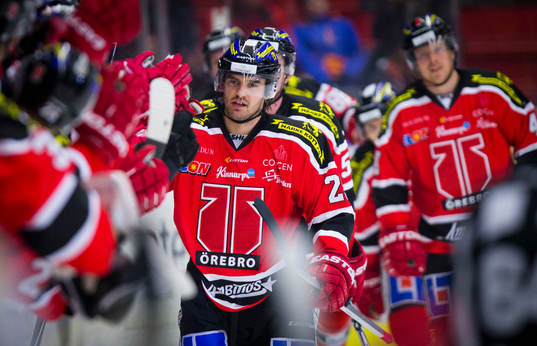 Örebros Martin Johansson gör 2-0 och jublar